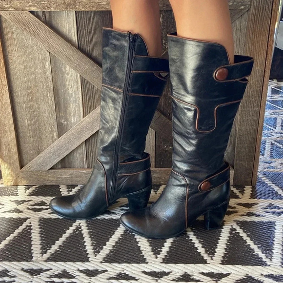 Cobra |  Heeled Knee High Boots - Picture 3 of 9